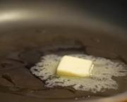 Preparo cebola caramelizada com manteiga (2)