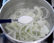 Preparo cebola caramelizada com manteiga (3)