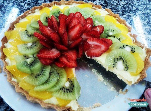 Torta de Frutas com Morango, Kiwi e Manga