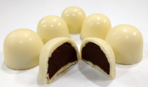 Trufa de Mousse de Maracujá Com Chocolate Branco feita utilizando forma
