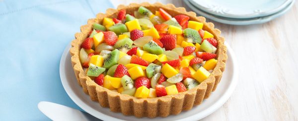 Torta de Frutas Feita com Kiwi, Uva, Morango e Manga