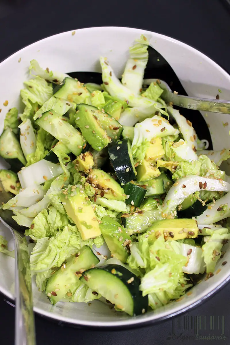 Salada Com Abacate e Pepino