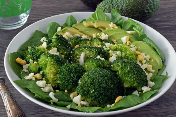 Salada De Brócolis Com Abacate