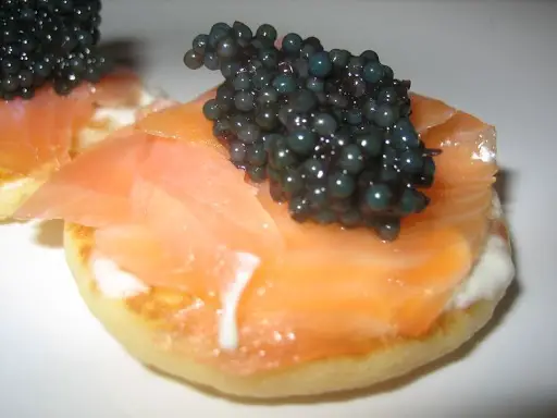 Blinis de Salmão e Caviar 